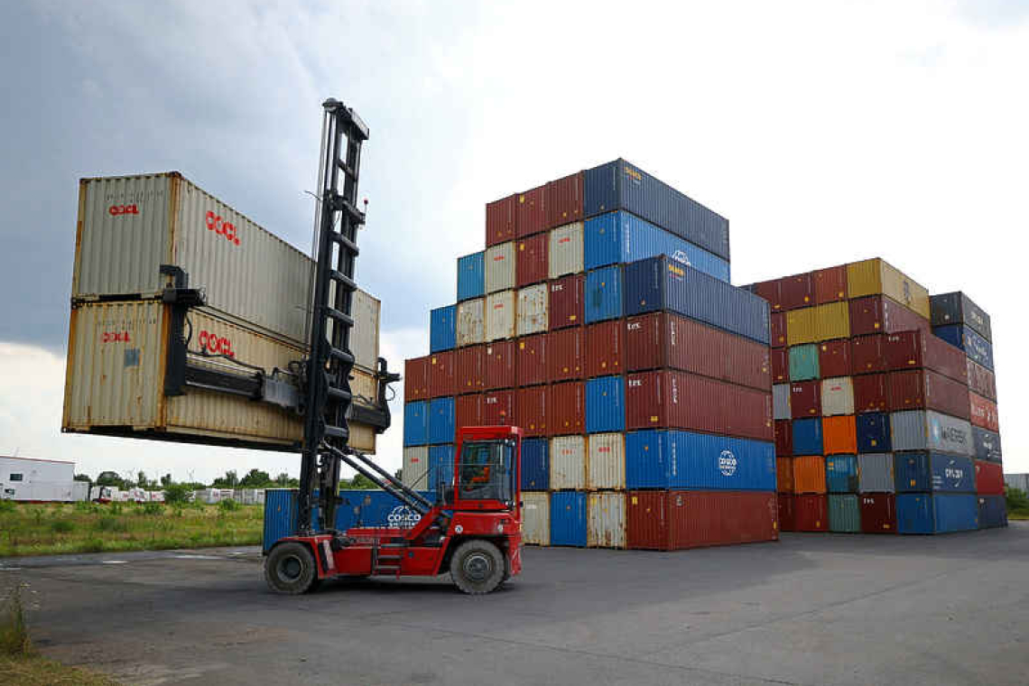 EU threatens countermeasures over US tariffs